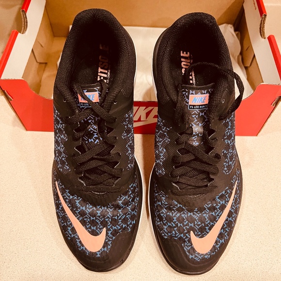 Nike Tennis Shoes Size 8 - Picture 5 of 7